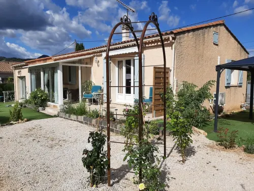Villa in Provence, swimming pool, spa, sauna, between Cassis, Marseille Aix en Provence Hotels in Auriol