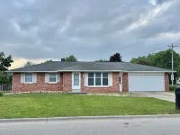 Newly Renovated 3 bedrooms w/ 5 beds, 2 bath home w/ convenience to everything. Hotels near Bay Park Square