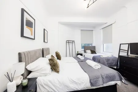 Charming & Well-Lit 2Br City Centre Near High St by Luxiety Stays