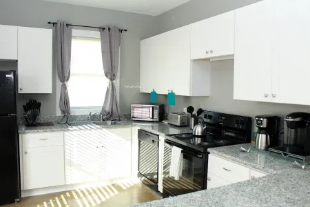 Spacious & Cozy Home Minutes away from Attractions Отели в г. Лейк-Чарльз