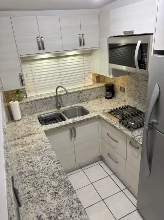 Beautiful full house with 3 bedrooms and 2 bathrooms! - We issue invoice.