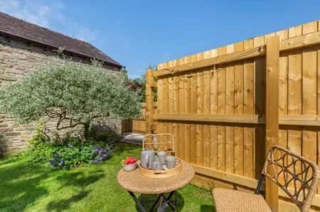 Leck Beck Loft one bed luxury apartment, private garden, dining area & Hot Tub.