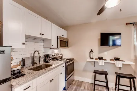 Cozy 1BR Apartment in Miami - WiFi, AC, Near Coconut Grove & Beaches