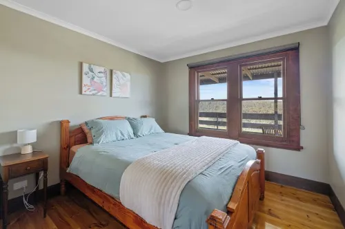 Rustic country lodge with spectacular fire pit and nearby hiking trails Hotels in Hallston