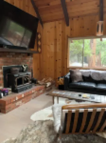 Charming 3-bedroom cabin in Idyllwild-Pine Cove with WiFi