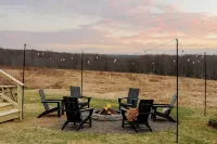 Wellness Retreat with Hot Tub, Gym, Cold Plunge, Office Hotels in Callicoon