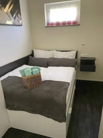 Ferienhaus mit 6 Apartments, Terrasse und Blick auf den Stausee Отели в г. Заале-Орла