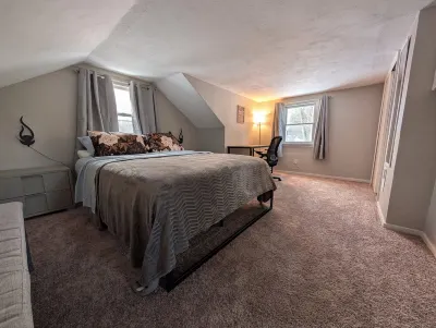 Charming 3-bedroom house with garage in family neighborhood. Hotels near Quest Diagnostics Liverpool