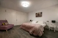 Spacious and Stylish 3 Bedroom Apartment- 4min walk to beach Hotels in Albufereta