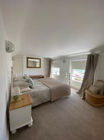 Nelson Cottage. A stones throw from the beach Отели рядом с достопримечательностью «Sea Lark Studio»