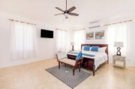 House of E.V.A, a charming, spacious place to relax and unwind. Hotels in The Valley