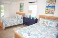 2 minute walk to Green Turtle Club/Marina. 2br, 2.5 Ba! Fully renovated 2023!