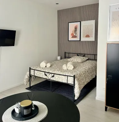 Studio with private courtyard 3 minutes from downtown Cambrai Hotel a Cambrai