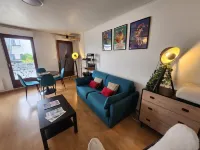 At the foot of the cinema and downtown Chartres