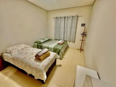 Residence with swimming pool and barbecue, very large and cozy house Hotels in 