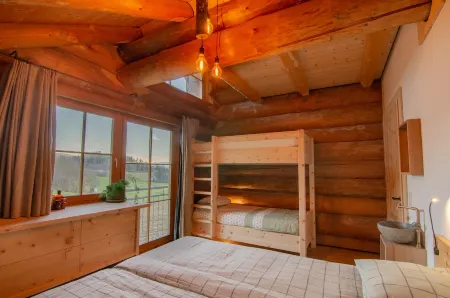 Beautiful wooden house with mountain views Отели в г. Гемайнде Зеебоден