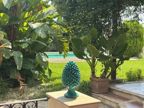 Villa Lucia with infinity pool and garden in an oasis of peace (Wi-Fi) Hotels in Fontane Bianche