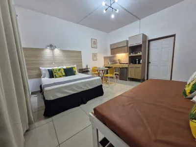 8 Beach Apartment with pool by Madrigera in La Libertad with WiFi, AC فنادق في 