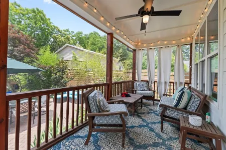 Stylish 4BR Escape • Arcade Games • Near NC State, Lenovo & Fairgrounds