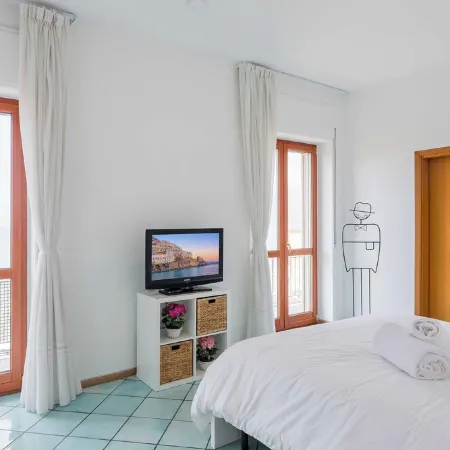 Casa Elan Salerno, large and bright apartment, a stone's throw from the beach