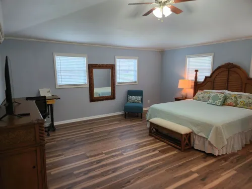 Relax and recharge in this 1 Bedroom Apartment near the heart of Cleveland