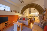 Luxury 2 Bedroom Self Catering Apartment in Historic Abbey On Loch Ness AC25