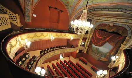 Well-Equipped House with Character and Garden Near the City Center Отели рядом с достопримечательностью «Camping Les Cigales , 3 étoiles»