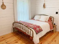 Station 91 | Cabin Near Helen | SAUNA & CEDAR TUB