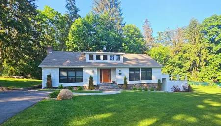 Newly remodeled, private Villa in Bolton Landing with all the comforts of home