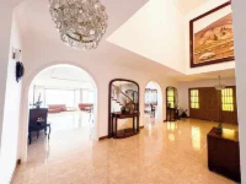 Villa with private 4bed floor level - spa facilities, heated jacuzzi & BBQ area