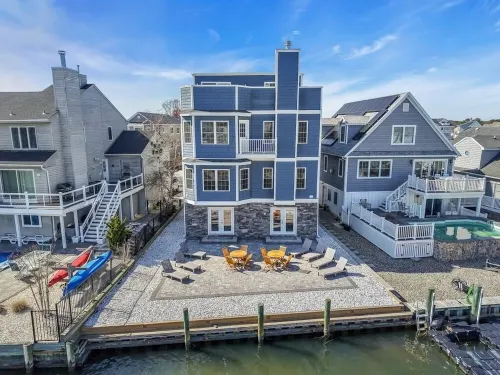 Waterfront living in this completely renovated waterfront home! Hotels in Brick