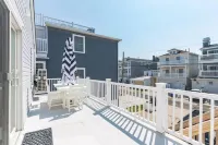 Coastal Centrally Located - 2 bd /1 bath 2nd Floor Unit