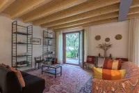 Dependance by the Lake Ground Floor Hotels in Marone