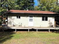 Welcoming off  Grid 2-bedroom Cabin in Skanee. On the Big Huron River Fish camp! Hotels in Arvon Township