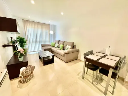 Apartment for 6 people near the beach Отели в г. Ла-Мариния-Оксиденталь