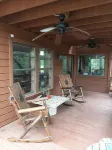 Charming 3-bedroom cabin with WiFi, AC in serene La Grange