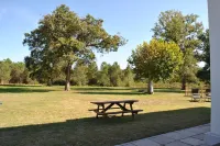 Maison en Bordure de Forêt Proche Contis Hotels in Saint-Julien-en-Born
