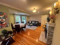 Spacious 5-bedroom house in delightful Danville with WiFi, AC Hotels in Danville