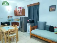 3 minutes walk to the beach, and the mall!