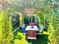 Artists in Wonderland: One-of-a-kind Vibrant Home