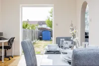 Newly Launched 2 Bed Home ~ Dagenham ~London with Free Wifi &Off -Street Parking