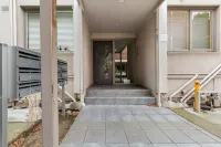 Escape to a Tree Top Retreat in Vibrant Elwood!