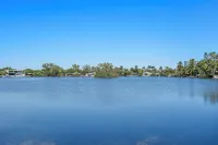 Enchanted Lake House Miami - Spacious 4-bedroom house in Miami with AC, WiFi