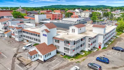 Harborline Hotel Hotels near Staples