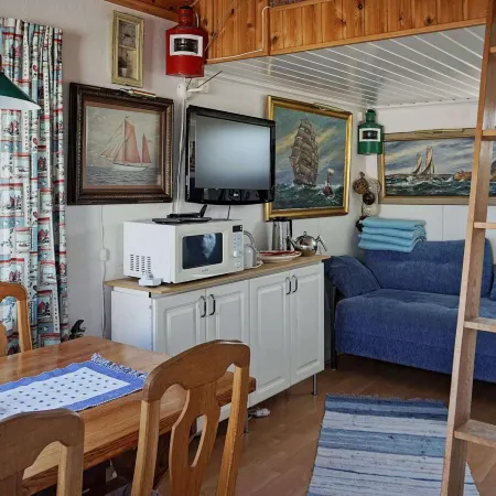 3 Person Holiday Home in Gullholmen Отели в г. Урустская коммуна