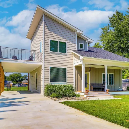 Rock Hall Retreat w/ Balcony Near Park & Marina!