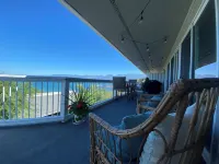 Lake Front Condo - You’ll never want to leave! Licensed. Air conditioned.