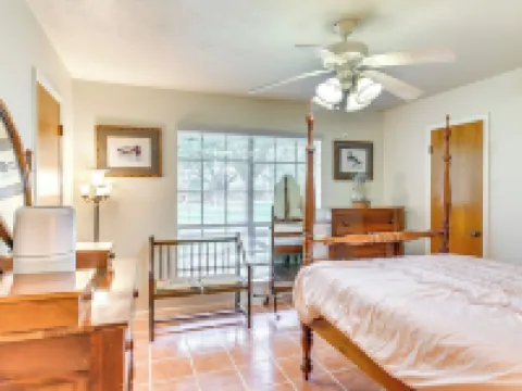 Family Home on 30 Acres in Manvel! Hotels in Manvel