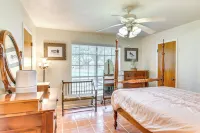 Family Home on 30 Acres in Manvel! Hotels near Pearland Golf Club