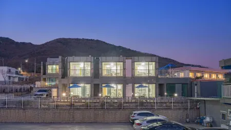 Ganghwa the Starspa Pension Отели рядом с достопримечательностью «Dongmak Beach»